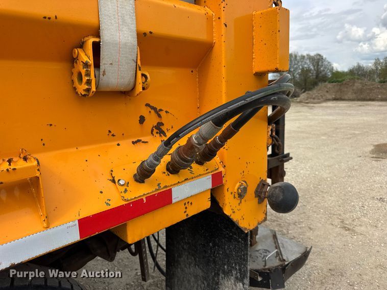 image for item DU3480 2006 International 7400 dump truck