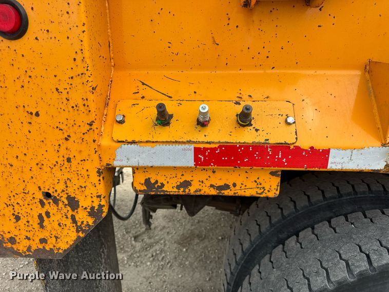 image for item DU3480 2006 International 7400 dump truck