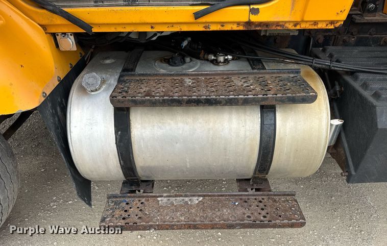 image for item DU3480 2006 International 7400 dump truck