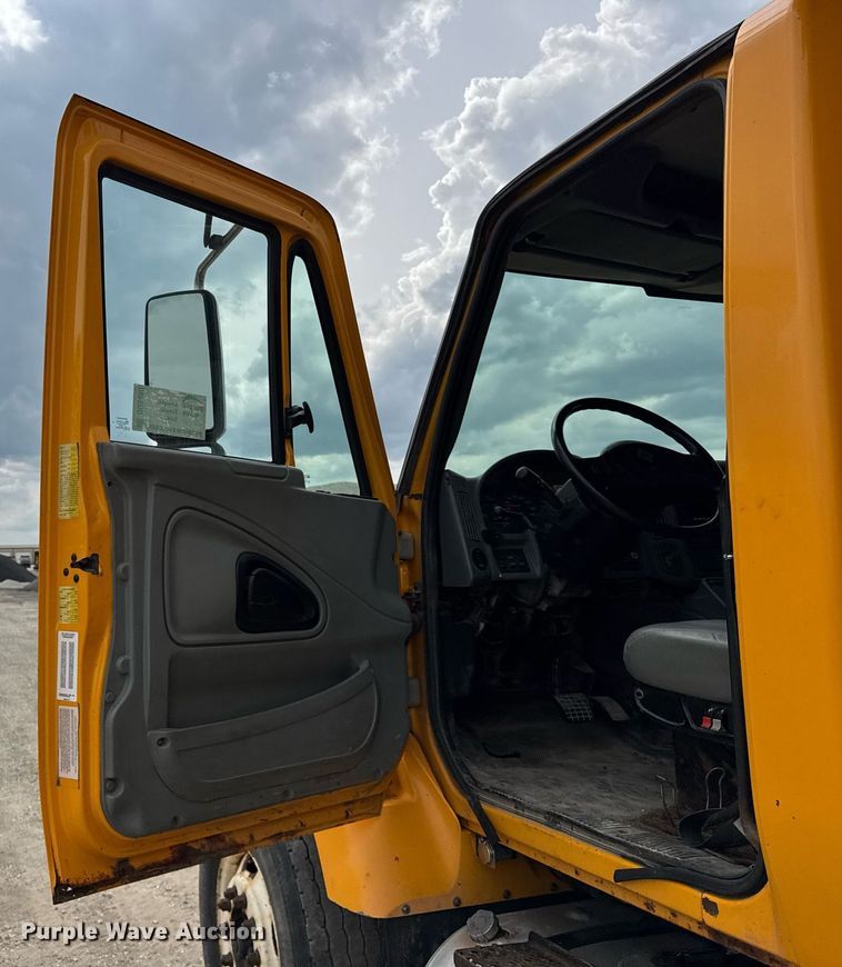 image for item DU3480 2006 International 7400 dump truck