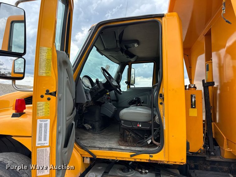 image for item DU3480 2006 International 7400 dump truck