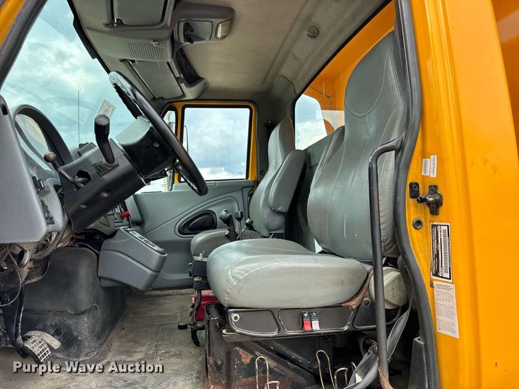 image for item DU3480 2006 International 7400 dump truck