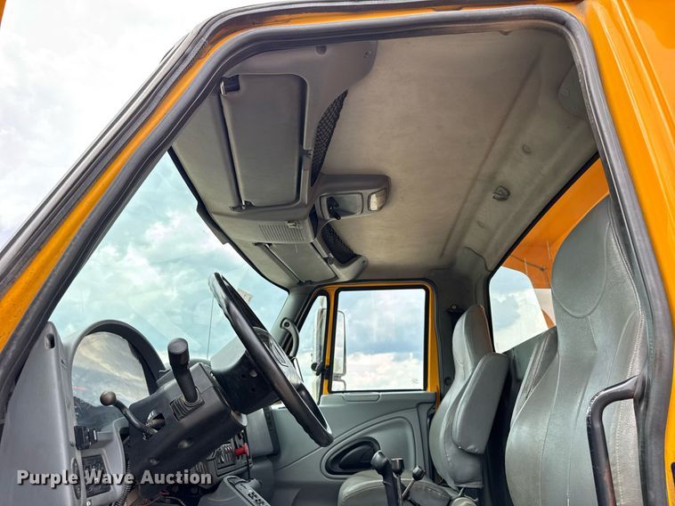 image for item DU3480 2006 International 7400 dump truck