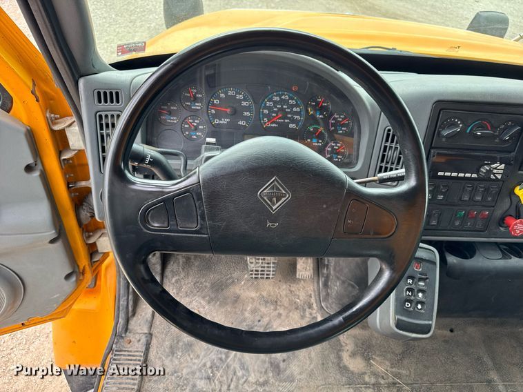 image for item DU3480 2006 International 7400 dump truck