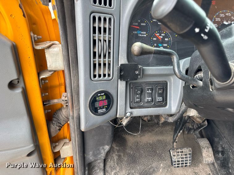 image for item DU3480 2006 International 7400 dump truck