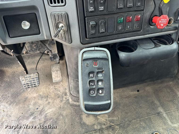 image for item DU3480 2006 International 7400 dump truck