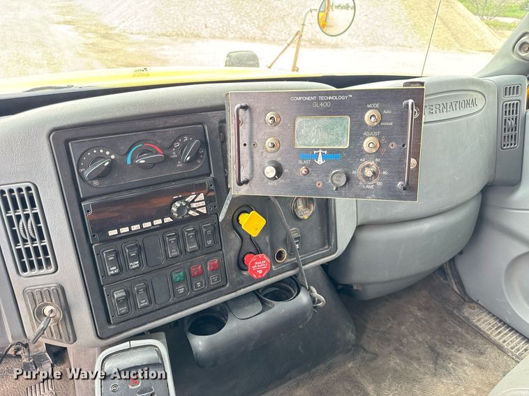 image for item DU3480 2006 International 7400 dump truck