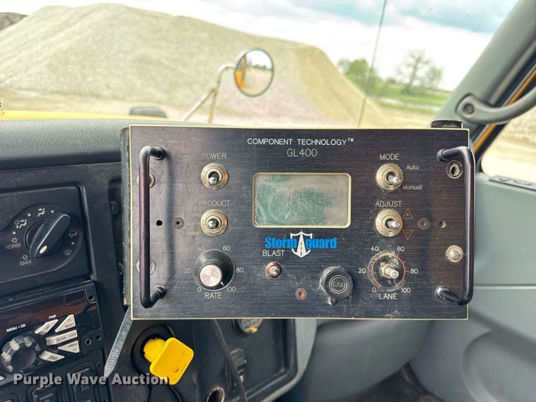 image for item DU3480 2006 International 7400 dump truck