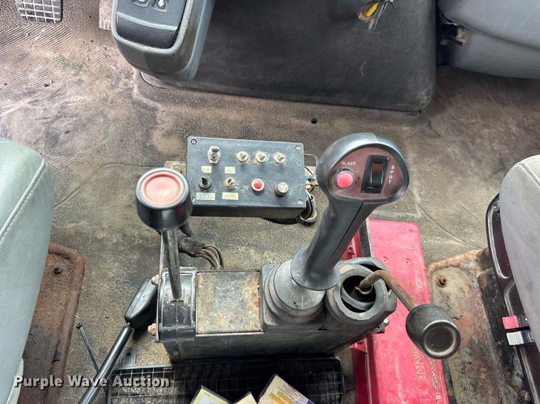 image for item DU3480 2006 International 7400 dump truck