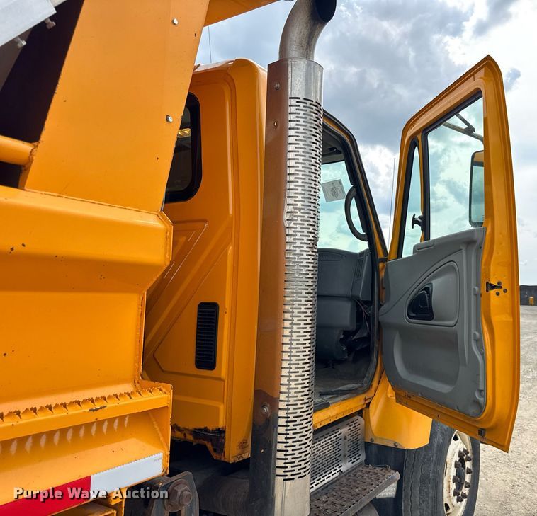 image for item DU3480 2006 International 7400 dump truck