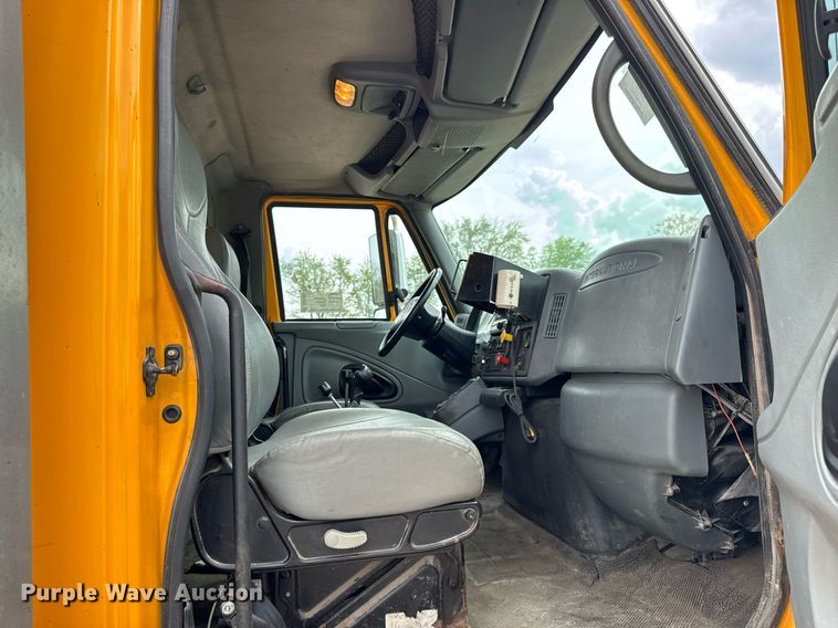 image for item DU3480 2006 International 7400 dump truck