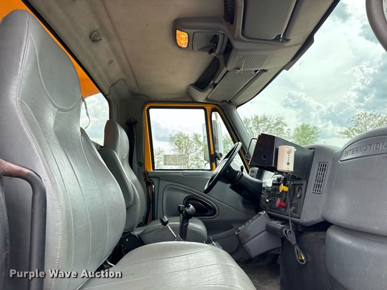 image for item DU3480 2006 International 7400 dump truck