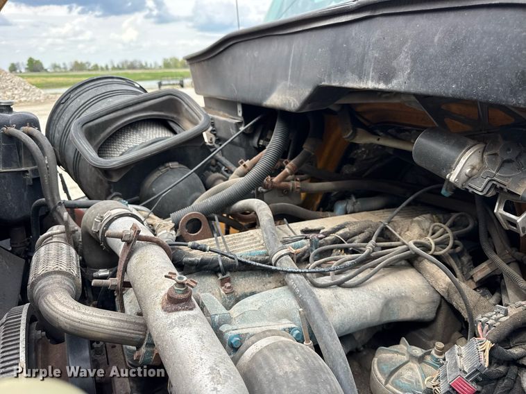 image for item DU3480 2006 International 7400 dump truck