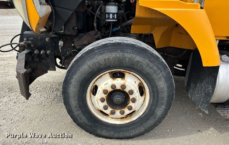 image for item DU3480 2006 International 7400 dump truck