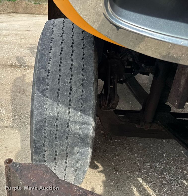 image for item DU3480 2006 International 7400 dump truck