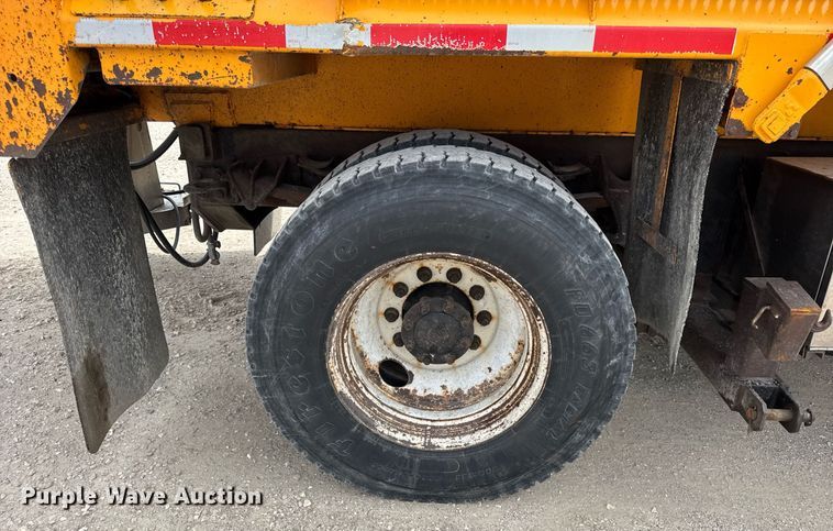 image for item DU3480 2006 International 7400 dump truck