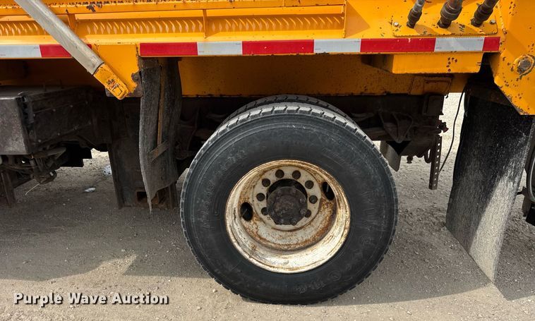 image for item DU3480 2006 International 7400 dump truck