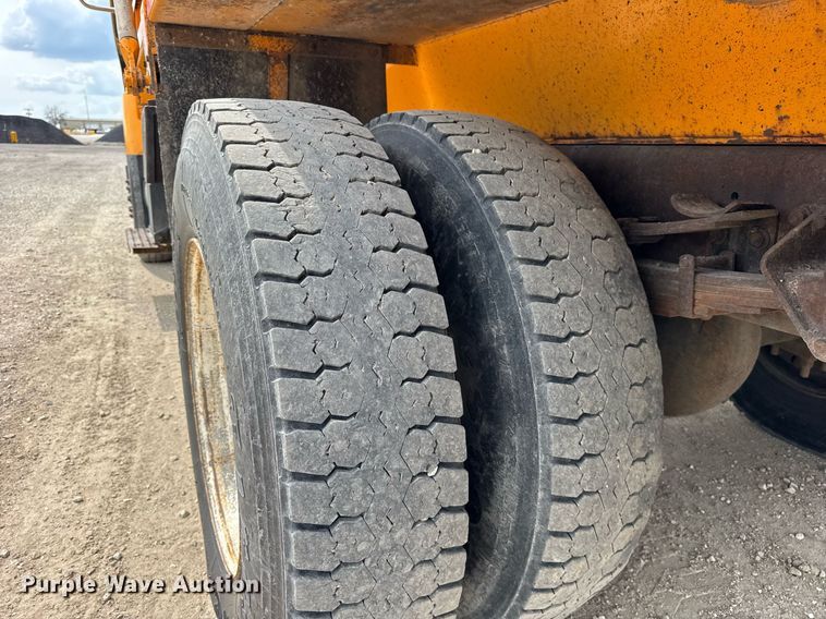 image for item DU3480 2006 International 7400 dump truck