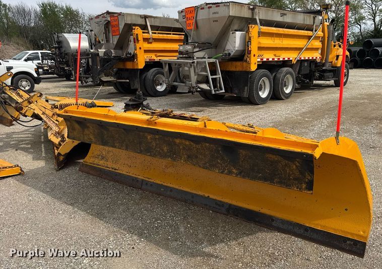 image for item DU3480 2006 International 7400 dump truck