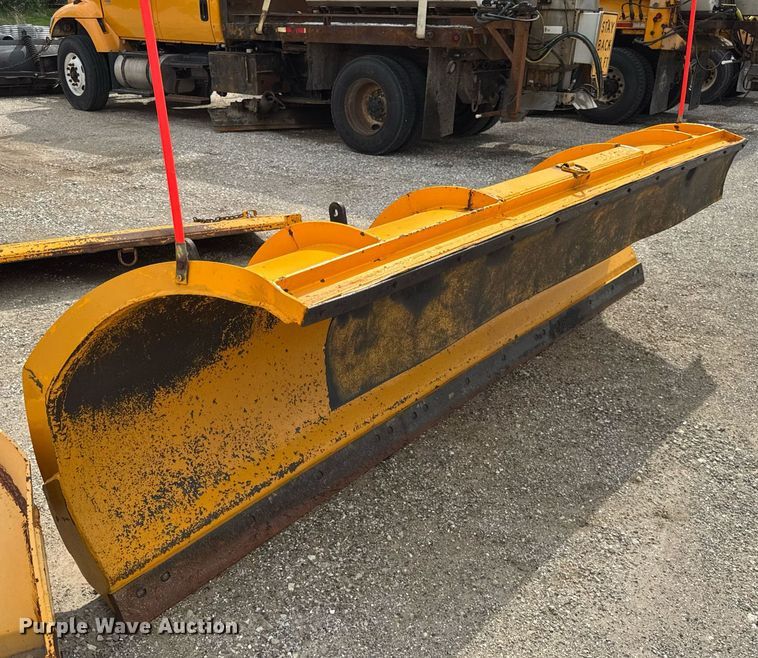 image for item DU3480 2006 International 7400 dump truck