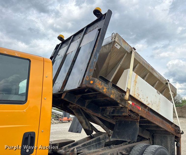 image for item DU3481 2006 International 7400 Crew Cab dump flatbed truck
