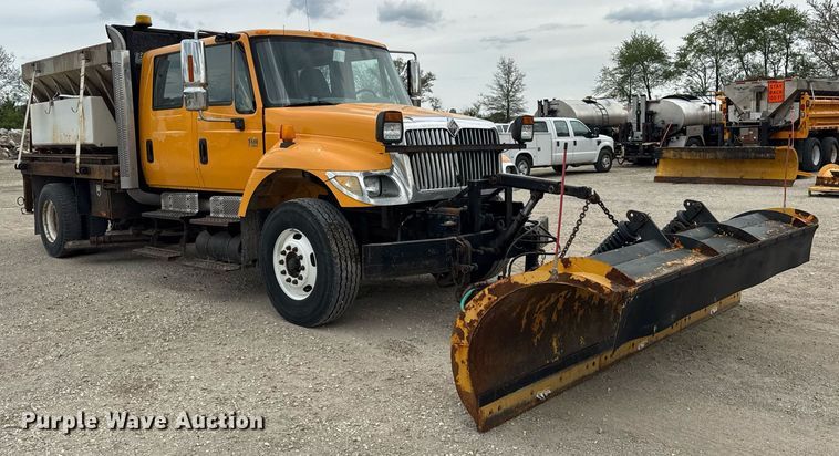 image for item DU3481 2006 International 7400 Crew Cab dump flatbed truck