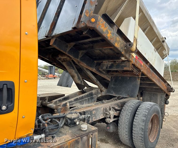 image for item DU3481 2006 International 7400 Crew Cab dump flatbed truck