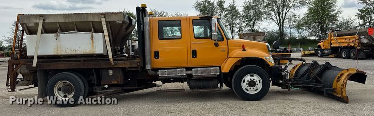 image for item DU3481 2006 International 7400 Crew Cab dump flatbed truck