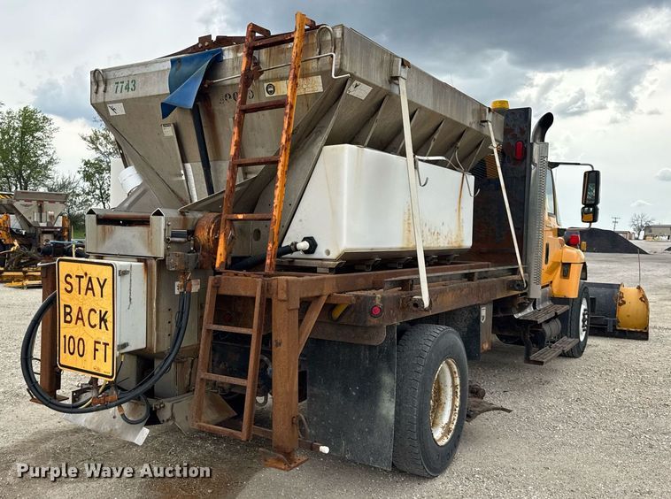 image for item DU3481 2006 International 7400 Crew Cab dump flatbed truck