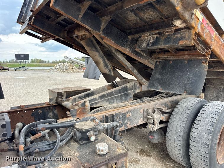 image for item DU3481 2006 International 7400 Crew Cab dump flatbed truck