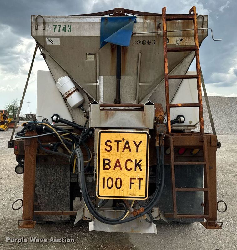 image for item DU3481 2006 International 7400 Crew Cab dump flatbed truck