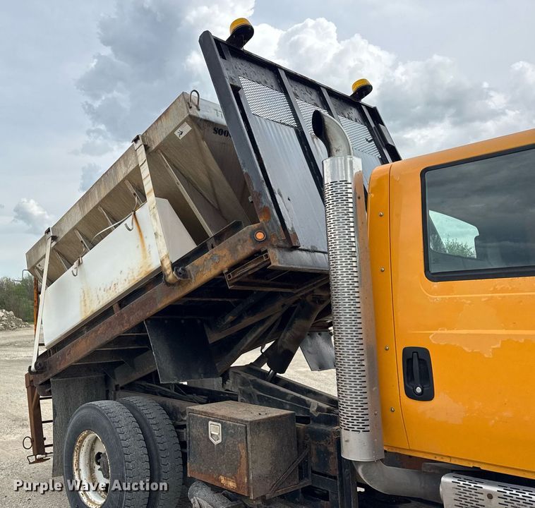 image for item DU3481 2006 International 7400 Crew Cab dump flatbed truck