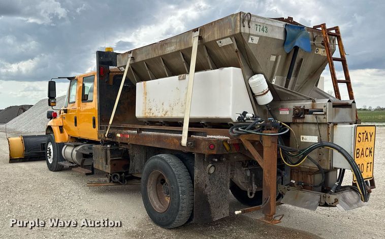 image for item DU3481 2006 International 7400 Crew Cab dump flatbed truck