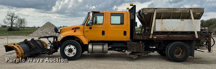 image for item DU3481 2006 International 7400 Crew Cab dump flatbed truck