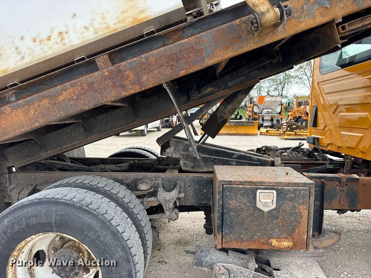 image for item DU3481 2006 International 7400 Crew Cab dump flatbed truck