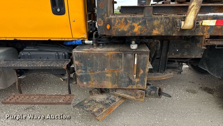 image for item DU3481 2006 International 7400 Crew Cab dump flatbed truck