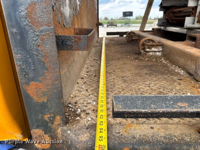 image for item DU3481 2006 International 7400 Crew Cab dump flatbed truck