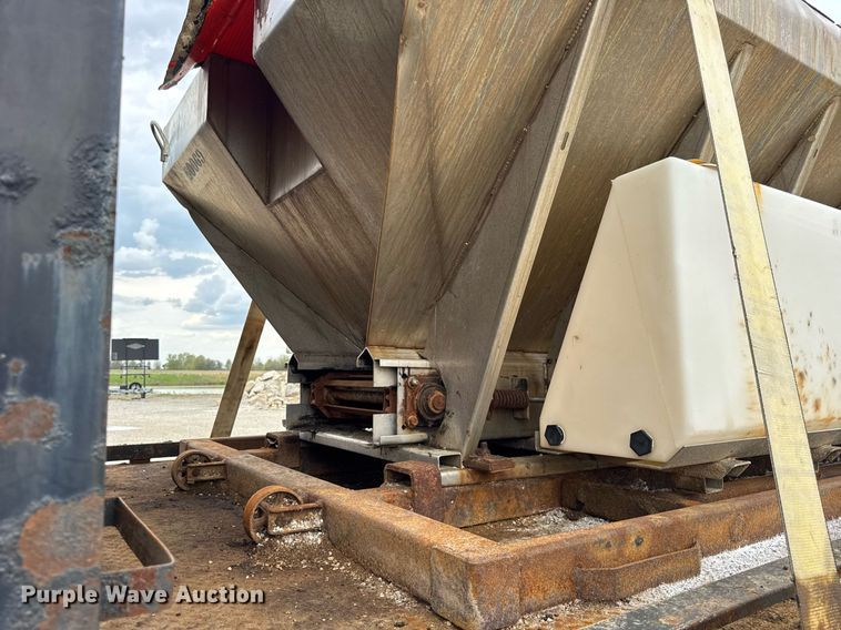 image for item DU3481 2006 International 7400 Crew Cab dump flatbed truck