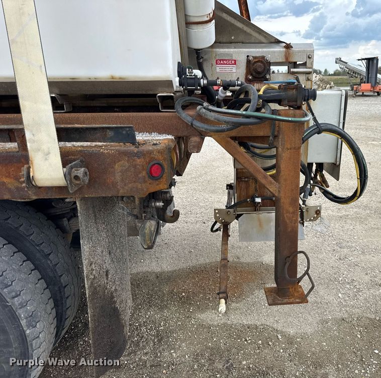 image for item DU3481 2006 International 7400 Crew Cab dump flatbed truck