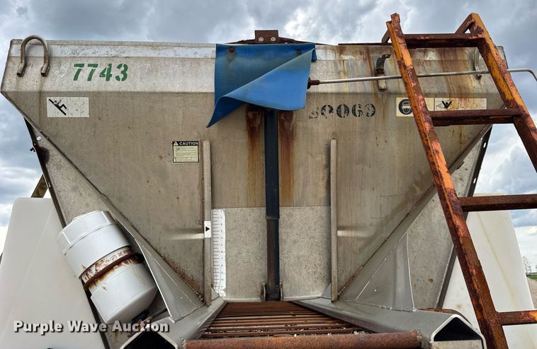 image for item DU3481 2006 International 7400 Crew Cab dump flatbed truck