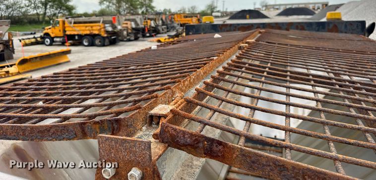 image for item DU3481 2006 International 7400 Crew Cab dump flatbed truck