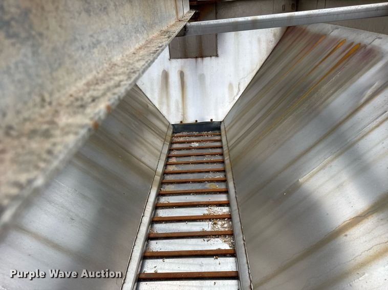 image for item DU3481 2006 International 7400 Crew Cab dump flatbed truck