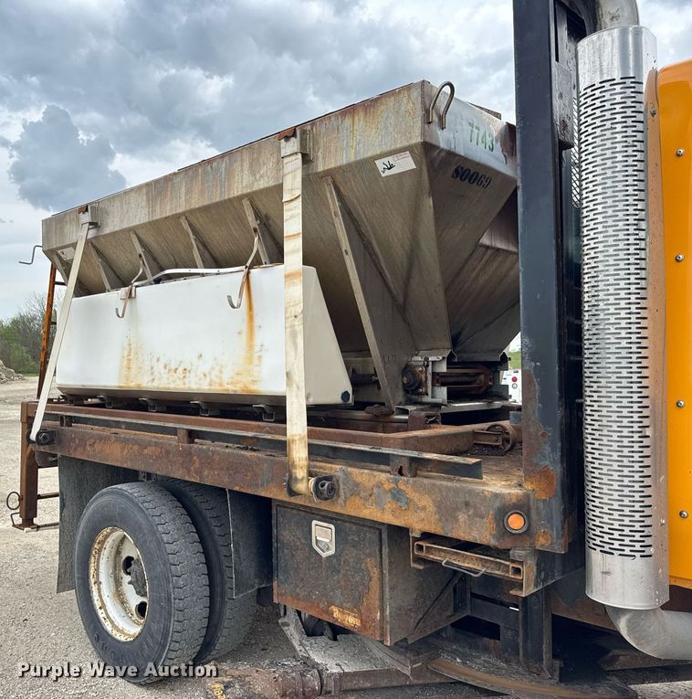 image for item DU3481 2006 International 7400 Crew Cab dump flatbed truck