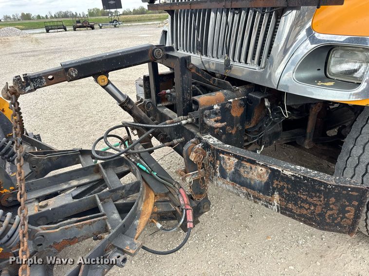 image for item DU3481 2006 International 7400 Crew Cab dump flatbed truck