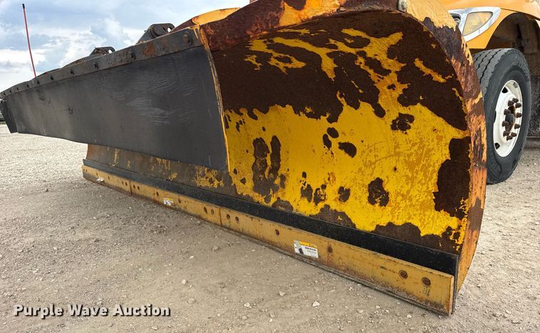 image for item DU3481 2006 International 7400 Crew Cab dump flatbed truck