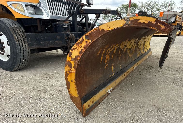 image for item DU3481 2006 International 7400 Crew Cab dump flatbed truck