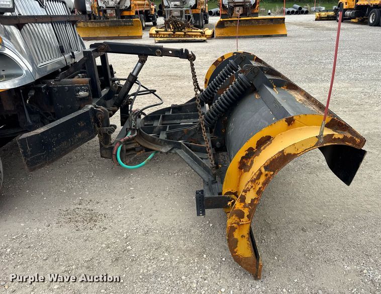 image for item DU3481 2006 International 7400 Crew Cab dump flatbed truck