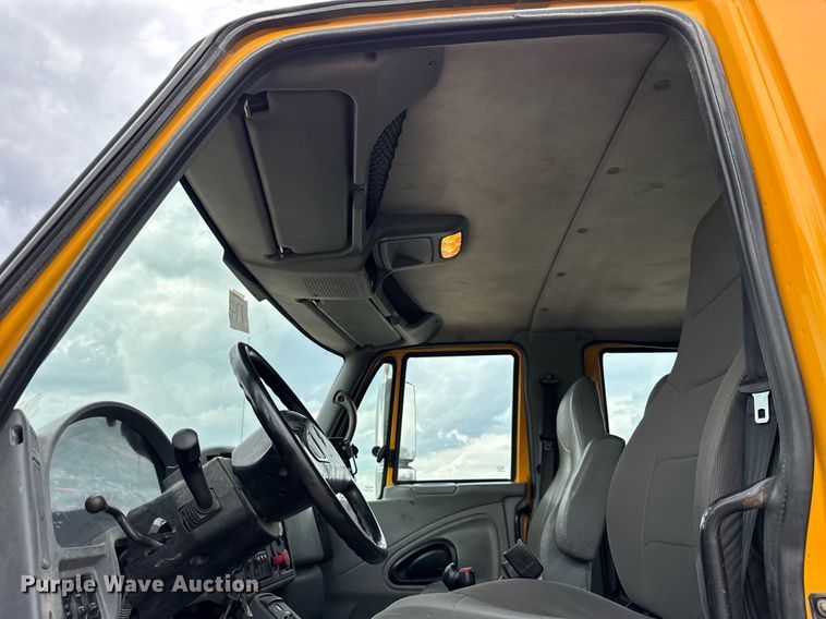 image for item DU3481 2006 International 7400 Crew Cab dump flatbed truck