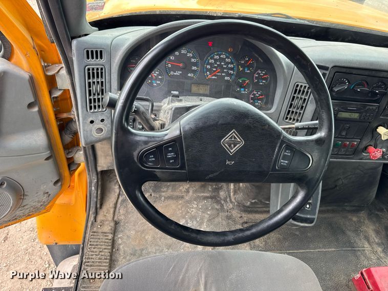 image for item DU3481 2006 International 7400 Crew Cab dump flatbed truck