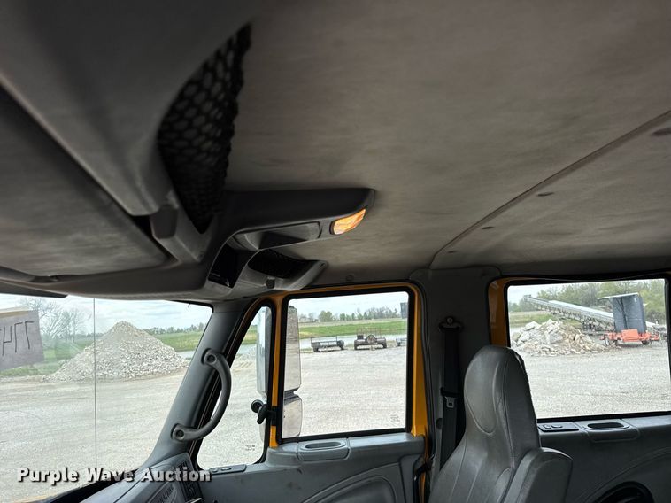 image for item DU3481 2006 International 7400 Crew Cab dump flatbed truck